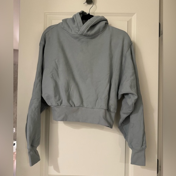 NWOT Aritzia TNA hoodie - Picture 2 of 3
